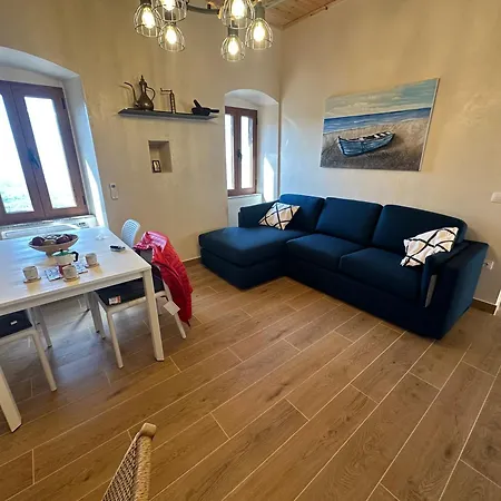 Ana & Angelo House Himare Tatil Evi *