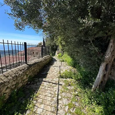 Ana & Angelo House Himare Nyaraló *