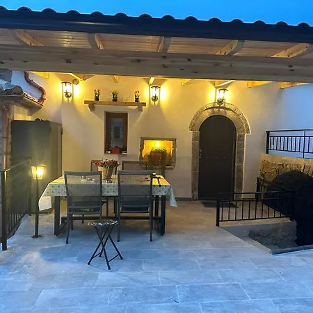 Ana & Angelo House Himare *
