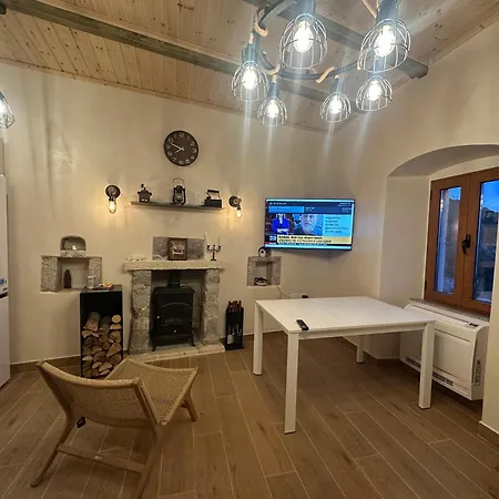 Ana & Angelo House Himare *