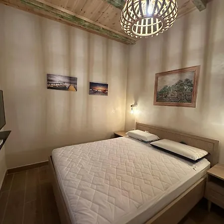 Ana & Angelo House Himare *