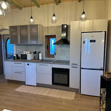 Ana & Angelo House Himare *