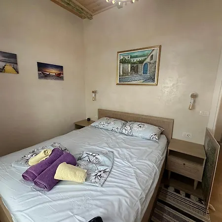 Ana & Angelo House Himare *