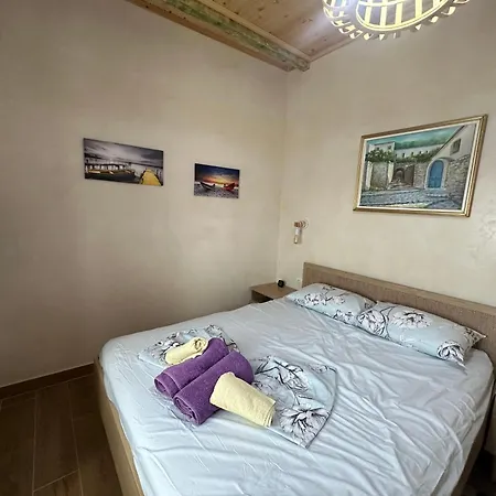 Ana & Angelo House Himare *