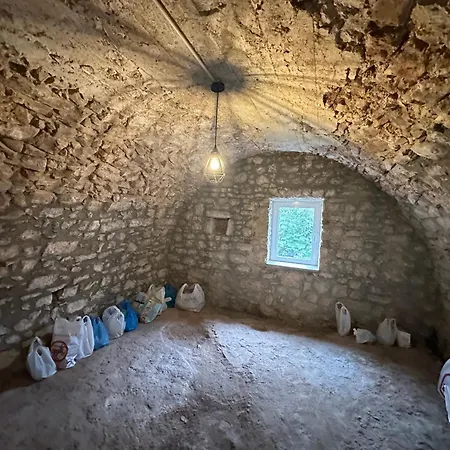 Ana & Angelo House Himare *