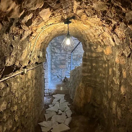 Ana & Angelo House Himare *