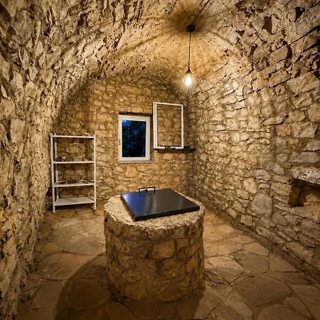 Ana & Angelo Stone House Himare *