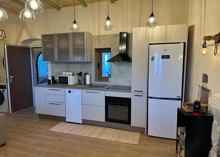 Ana & Angelo House Himare *